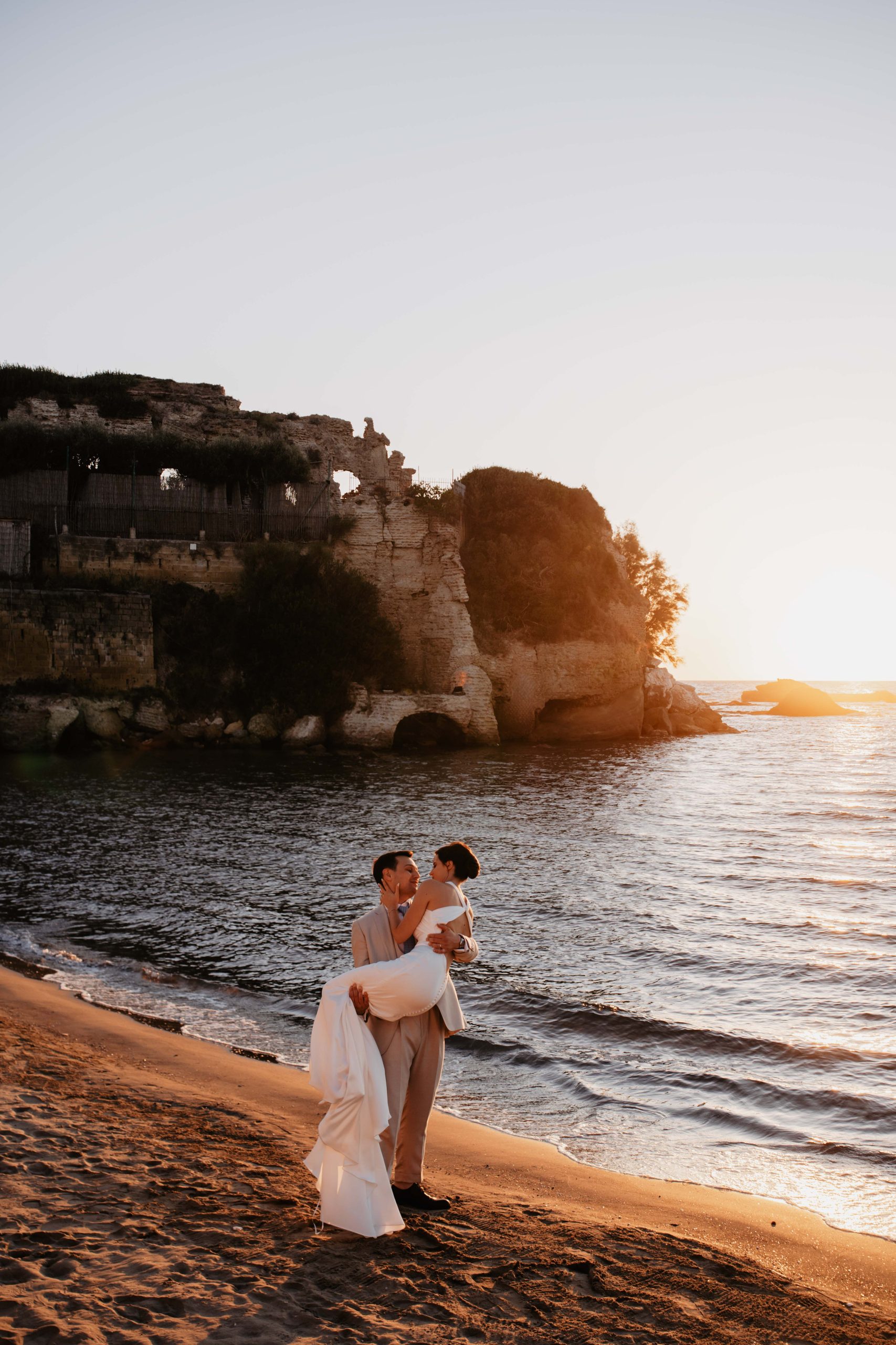 Matrimonio al Nabilah, Bacoli — tramonto sulla spiaggia